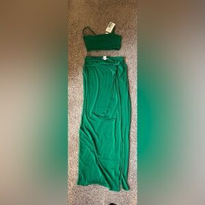12th tribe two piece (crop top maxi skirt) Kelly green color size M never worn